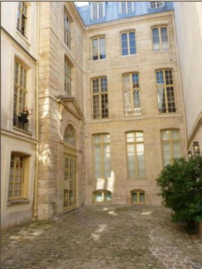 Charming Cosy Triplex in Trendy Marais